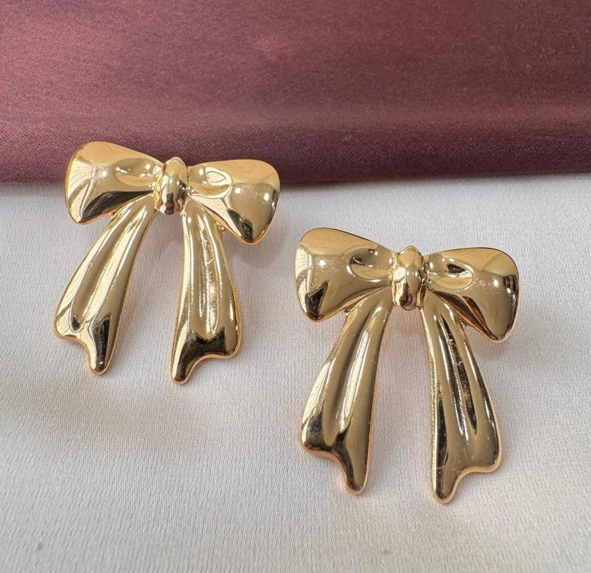 Bow earring