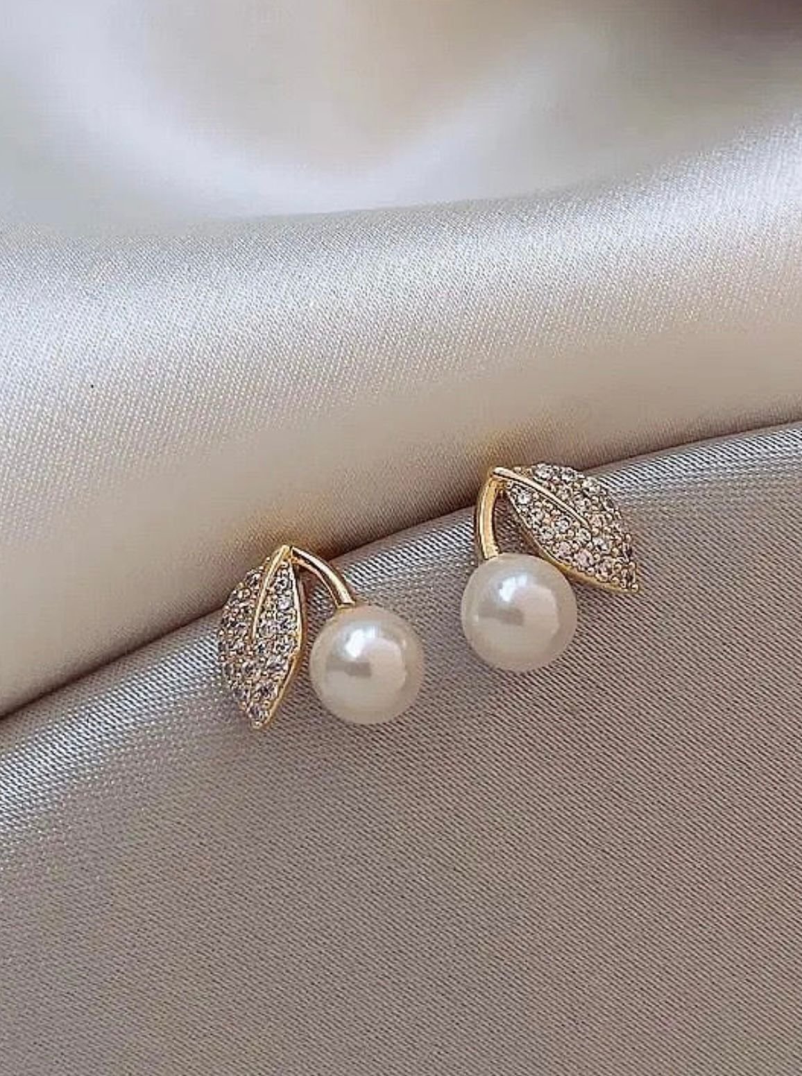 pearl bud earring
