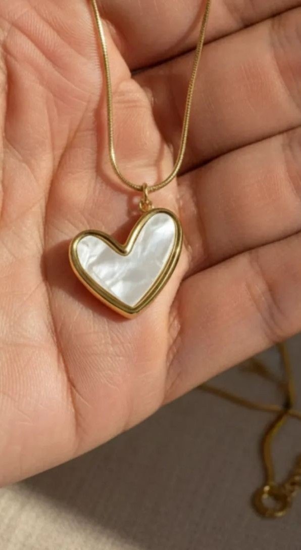 Pinteresty Love Pendant
