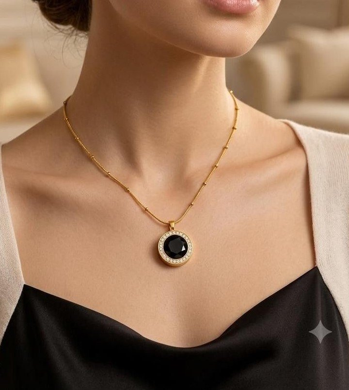 Cat eye pendant for sassy woman