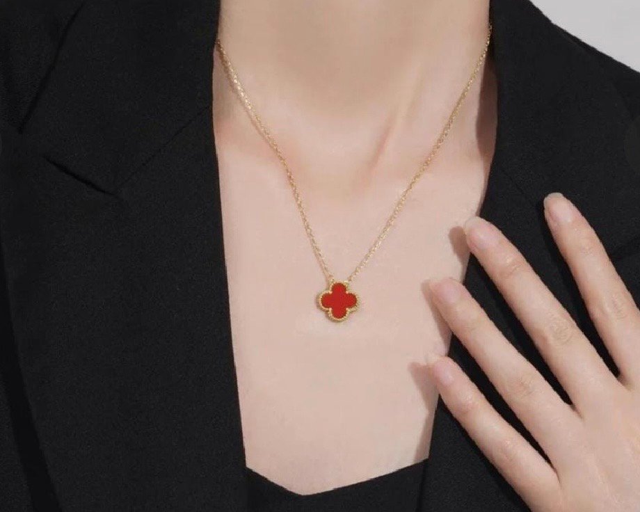 Daily wear maroon clover pendant for women