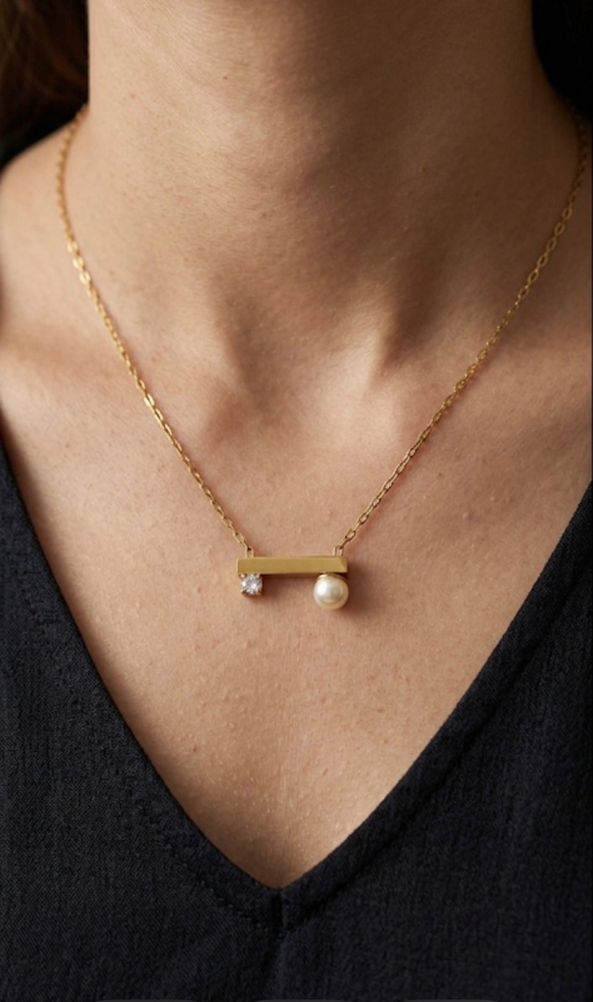 The Aura bar necklace