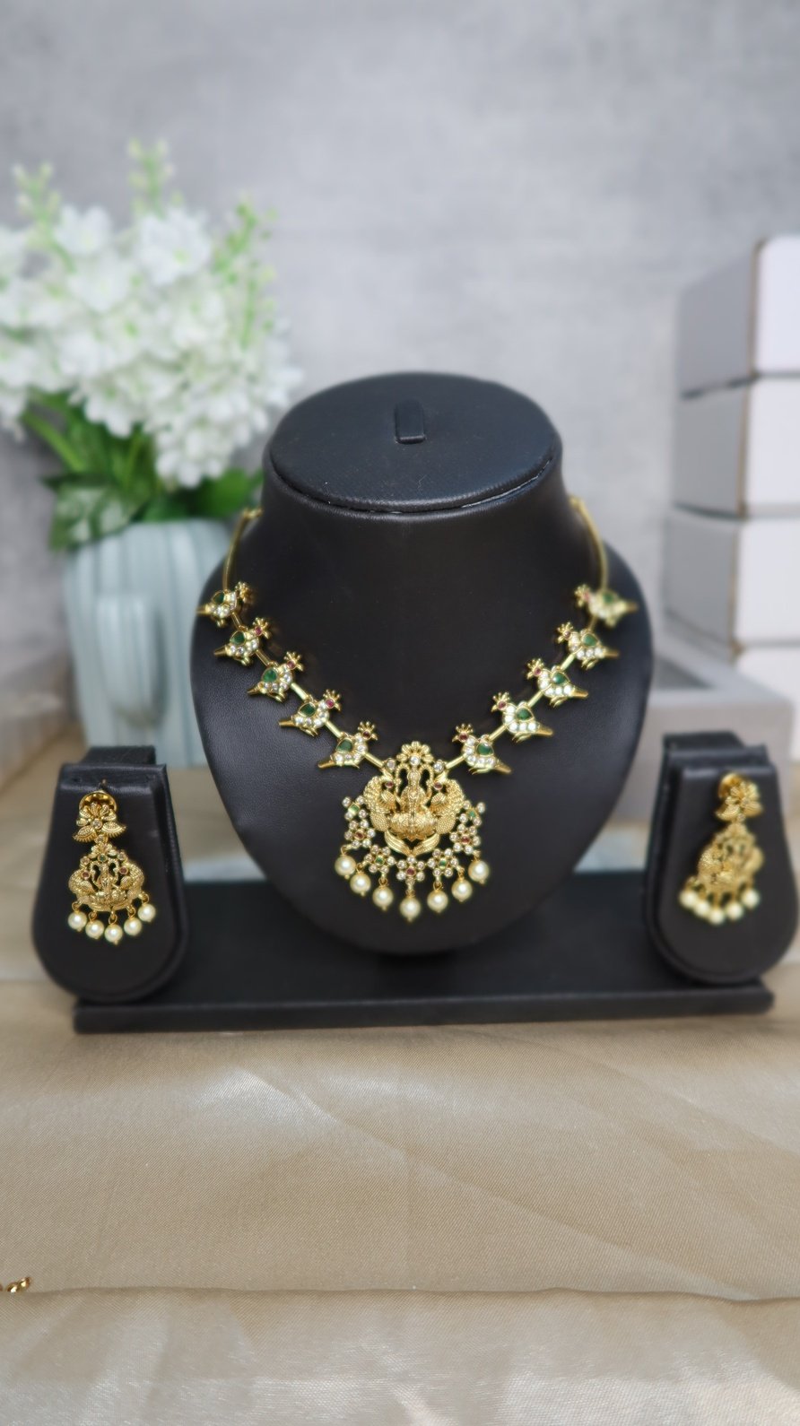 Royal Temple jewelry set image 2