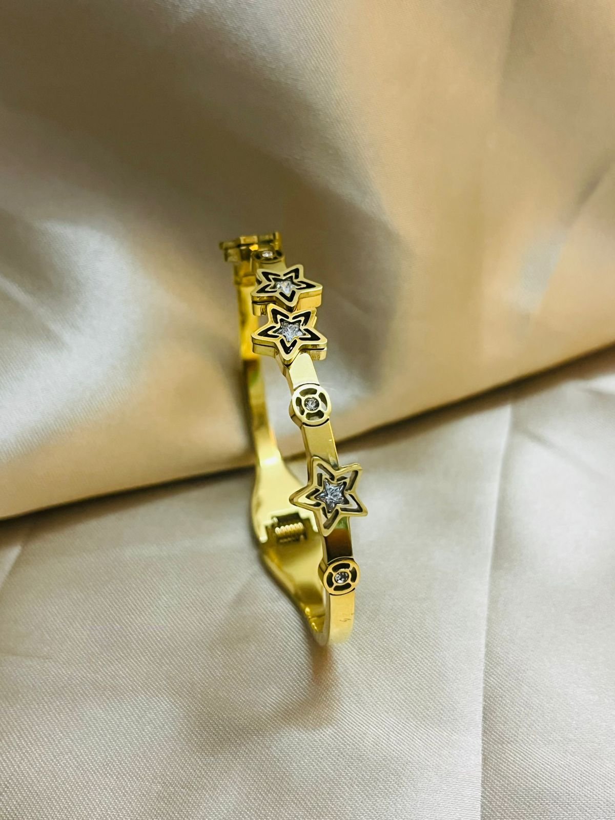 Bluxe Trend Anti tarnish Etoite bangle bracelete image 3