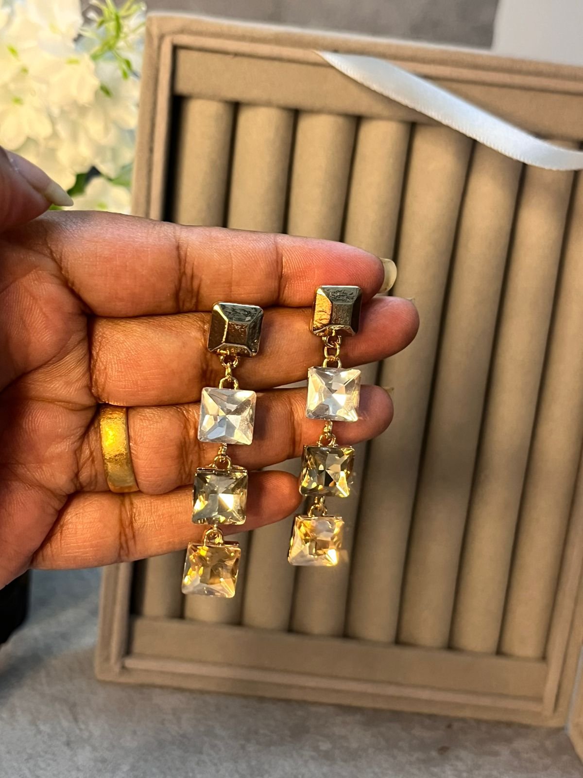 Drops statement earrings image 2