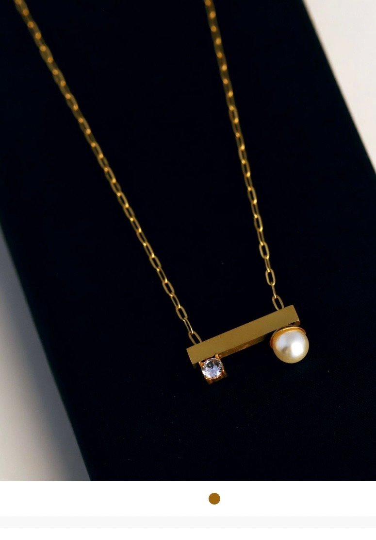 The Aura bar necklace image 2